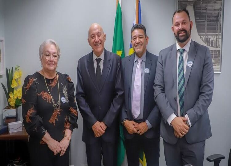 ✅SENADOR CONFÚCIO MOURA RECEBE REPRESENTANTES DO SINSJUSTRA RO/AC EM BRASILIA